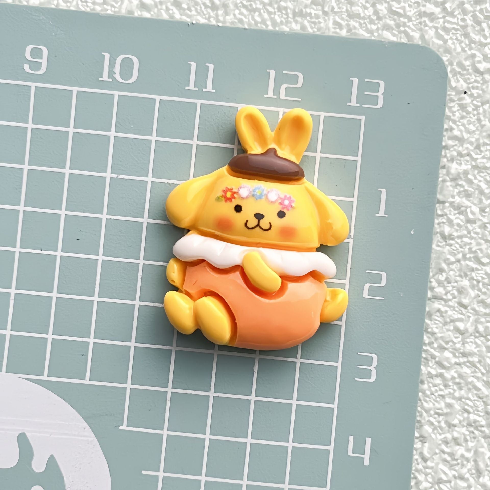 DIY Sanrio Cute Yellow Face Wreath Charms Accessories – Customizable Phone Case, Hairpin, Fridge Magnet & Keychain Set