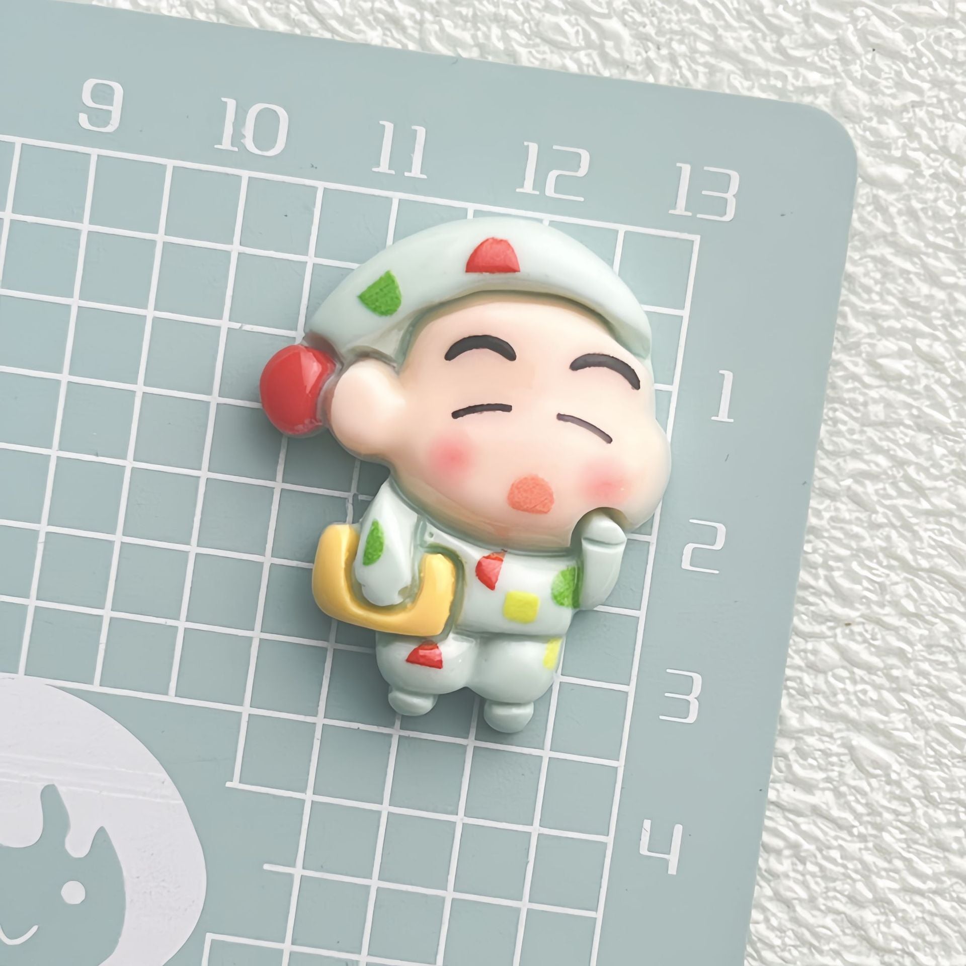 DIY Cross-dressing Shin-chan Charms Accessories – Customizable Phone Case, Hairpin, Fridge Magnet & Keychain Set
