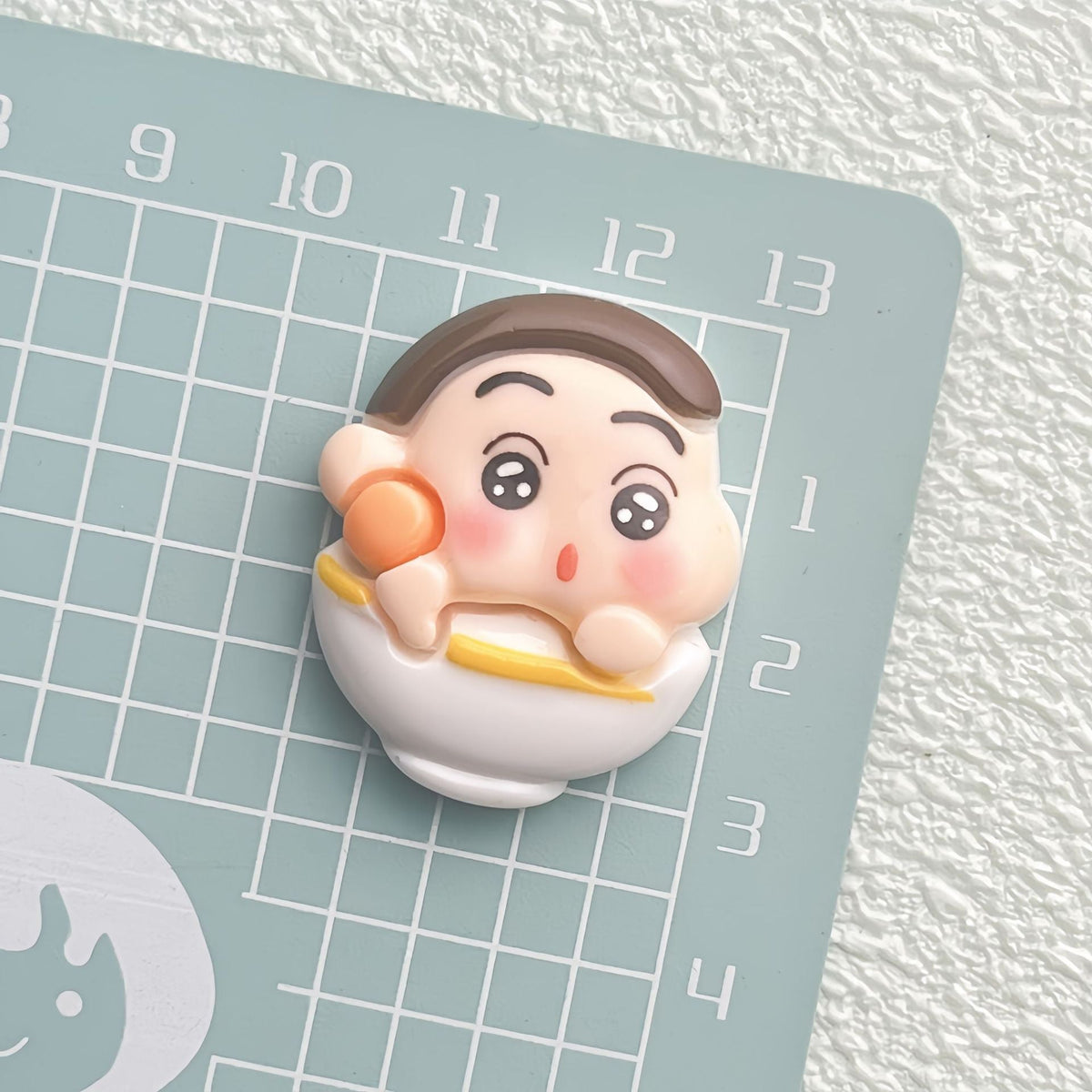 DIY Cross-dressing Shin-chan Charms Accessories – Customizable Phone Case, Hairpin, Fridge Magnet & Keychain Set