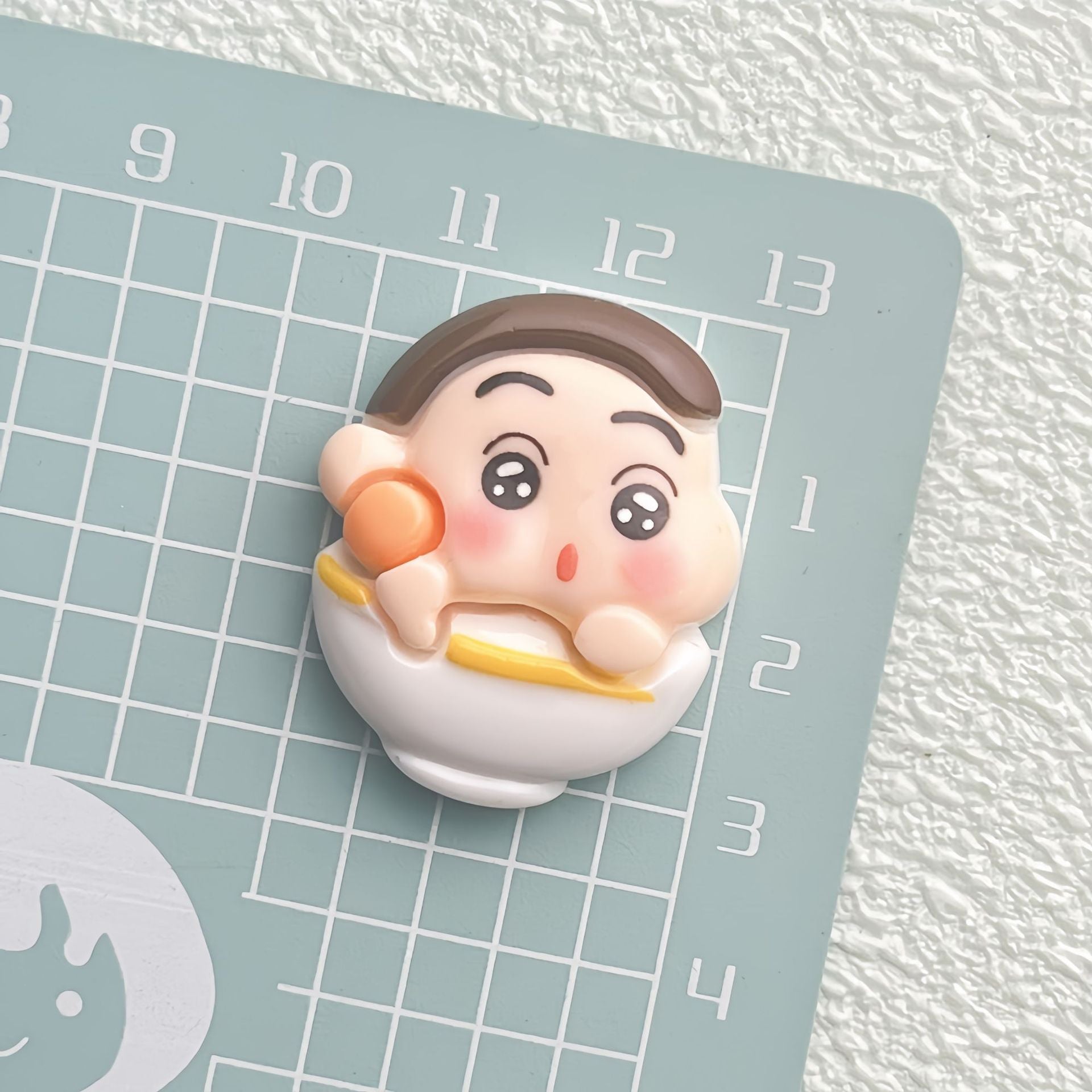 DIY Cross-dressing Shin-chan Charms Accessories – Customizable Phone Case, Hairpin, Fridge Magnet & Keychain Set